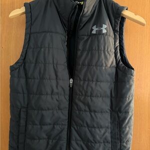 Under Armour Black Puffer Vest kids YLG